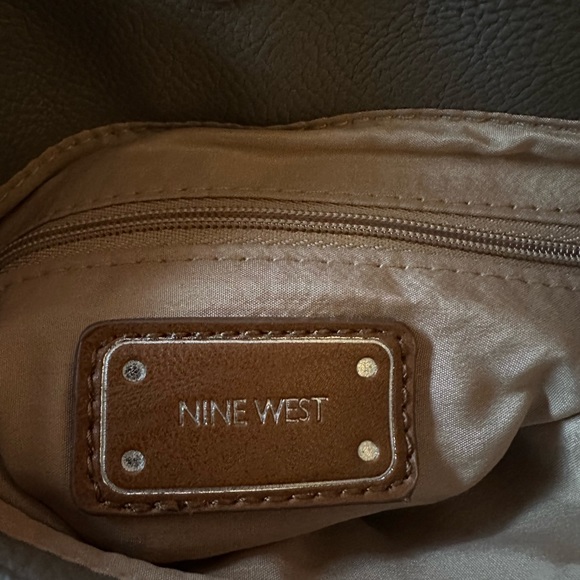 Nine West Convertible Crossbody/Clutch Wristlet - Picture 7 of 8